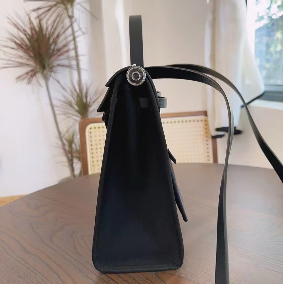 Ava Handtasche