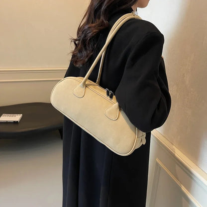 Cleo Schultertasche aus Wildleder