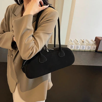 Cleo Schultertasche aus Wildleder