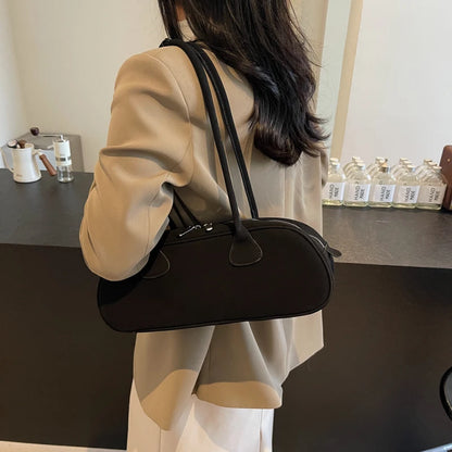 Cleo Schultertasche aus Wildleder