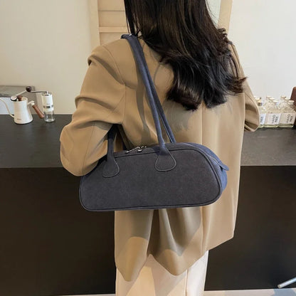 Cleo Schultertasche aus Wildleder