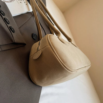 Cleo Schultertasche aus Wildleder