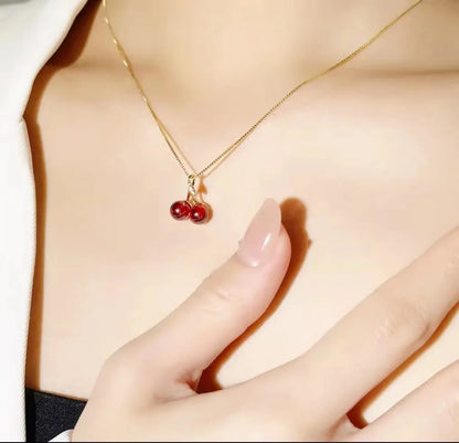 Collane di ciliegie rosse