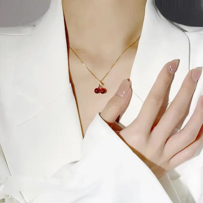 Collane di ciliegie rosse